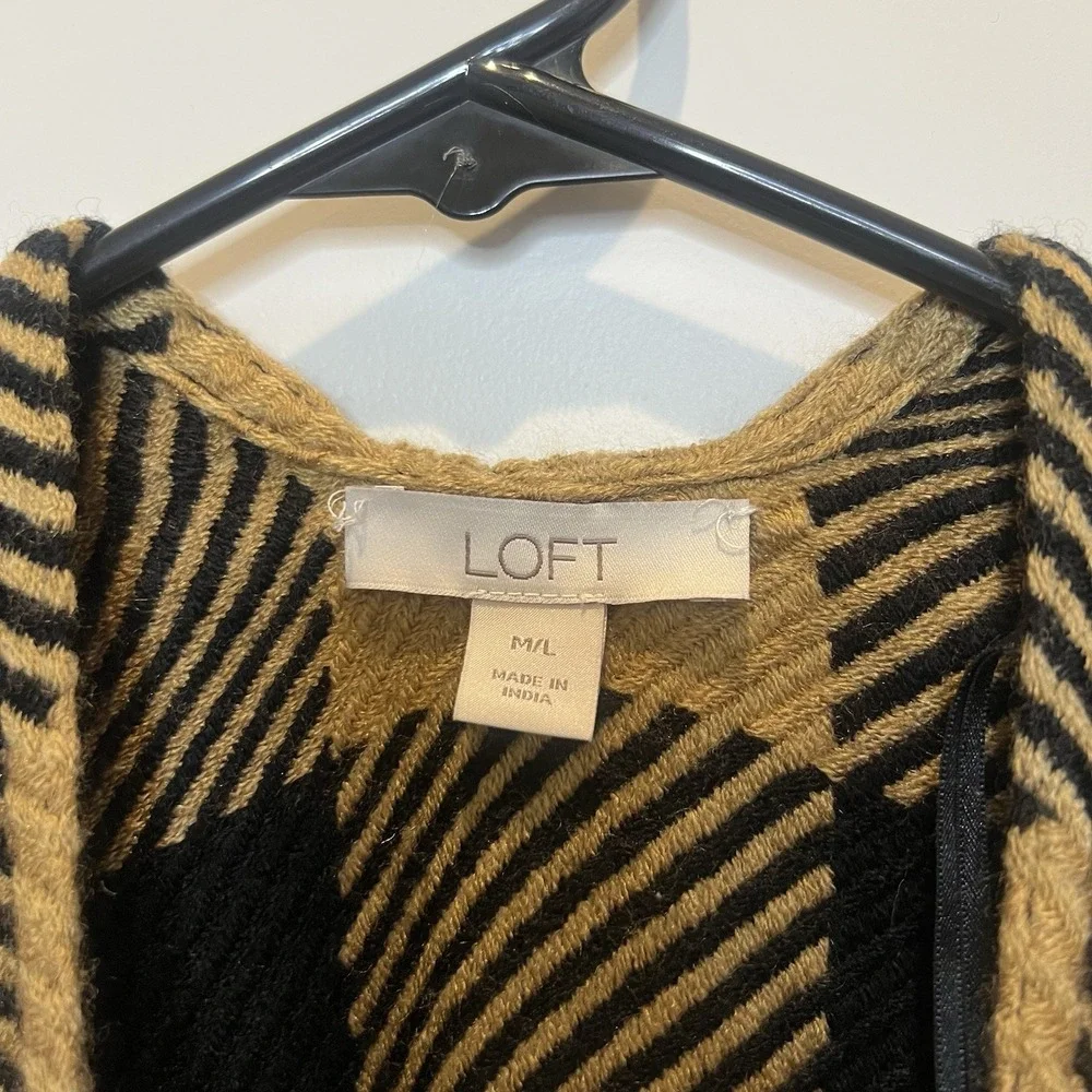 LOFT Ann Taylor Women's Camel Buffalo Plaid Blanket Wrap Size‎ M/L